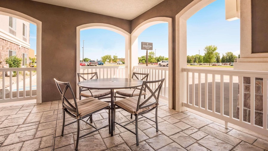 Country Inn & Suites by Radisson, Minot, ND