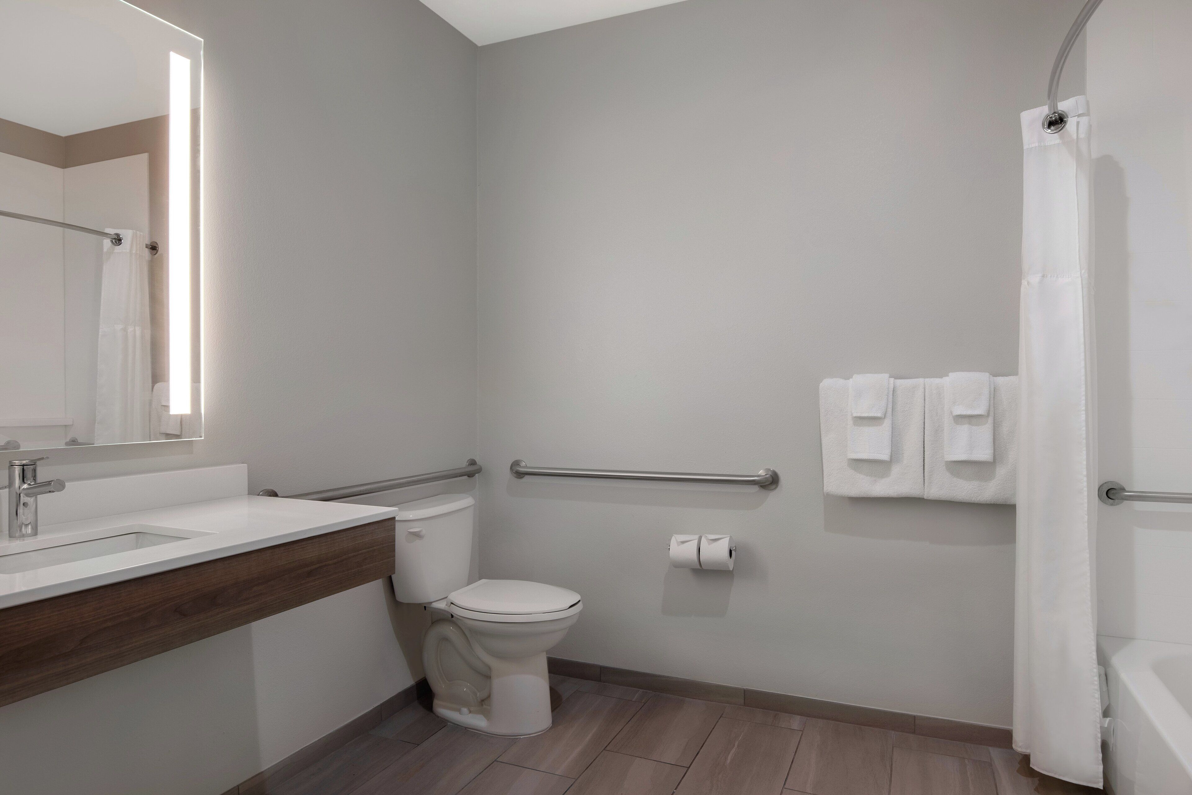 combined shower/bathtub, free toiletries, hair dryer, towels