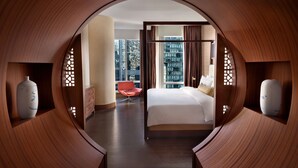 جناح (Shangri-La) | أغطية فراش متميزة وميني بار وخزنة داخل الغرفة ومكتب