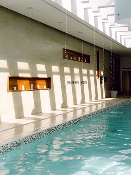 Shangri La Toronto - Image 2