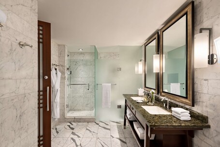 Shangri La Toronto - Image 25