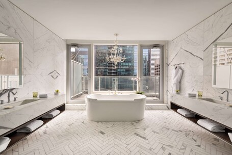 Shangri La Toronto - Image 6