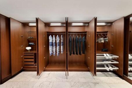 Shangri La Toronto - Image 35