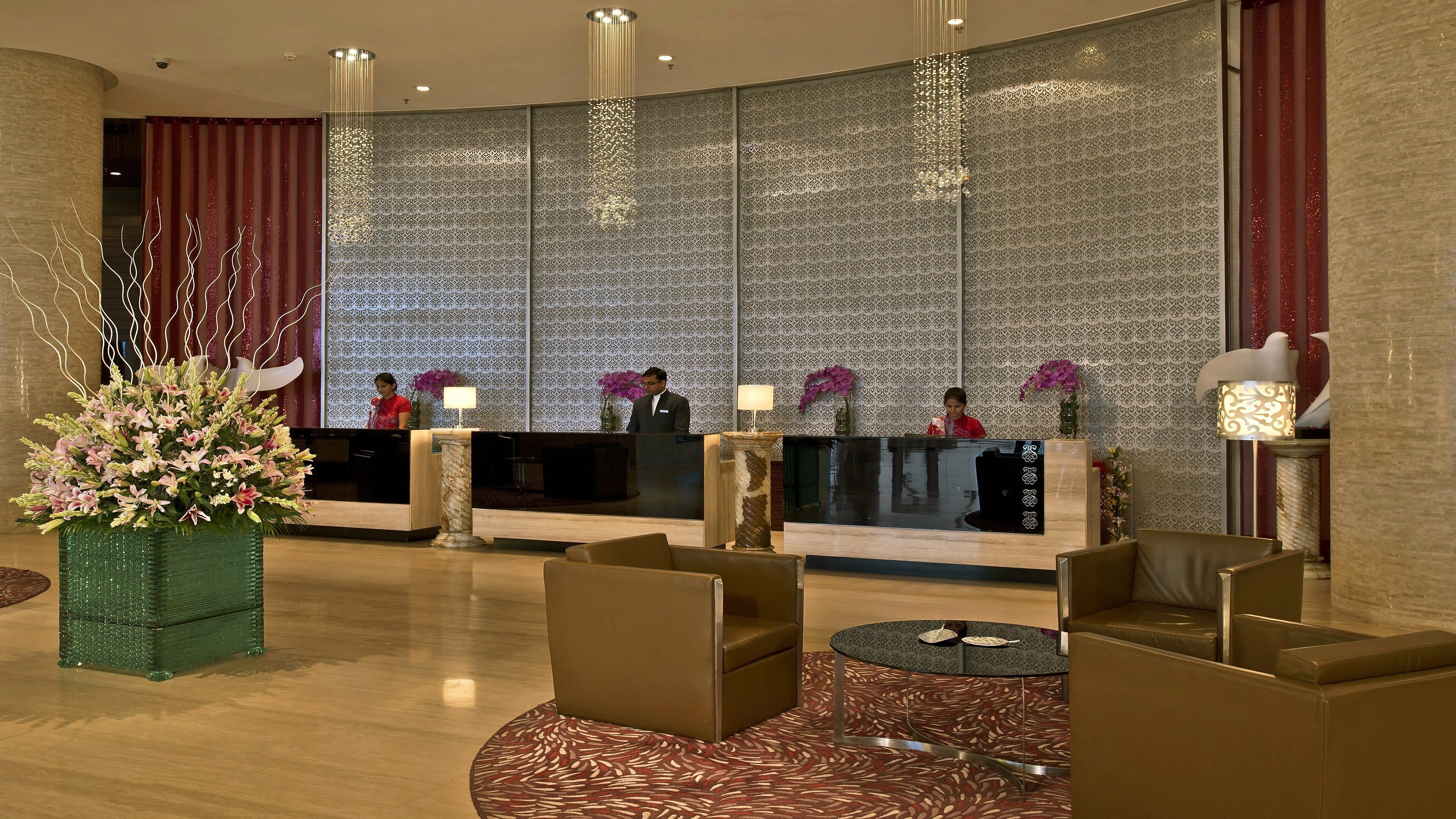 2 bars/lounges, cocktail bar
