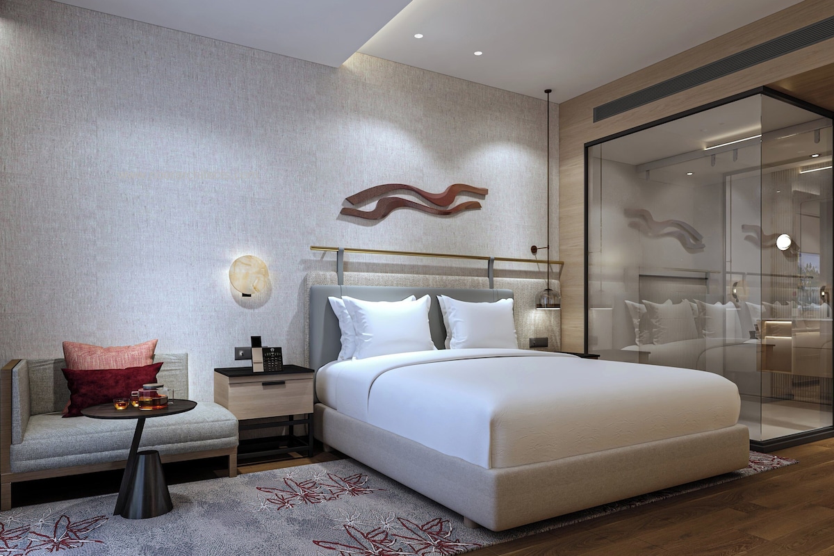 Suite, 1 King Bed | Premium bedding, memory foam beds, minibar, in-room safe