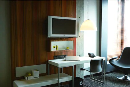 Alt Hotel Toronto Airport - Image 23