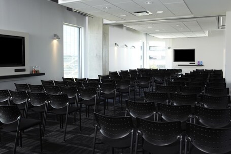 Alt Hotel Toronto Airport - Image 31