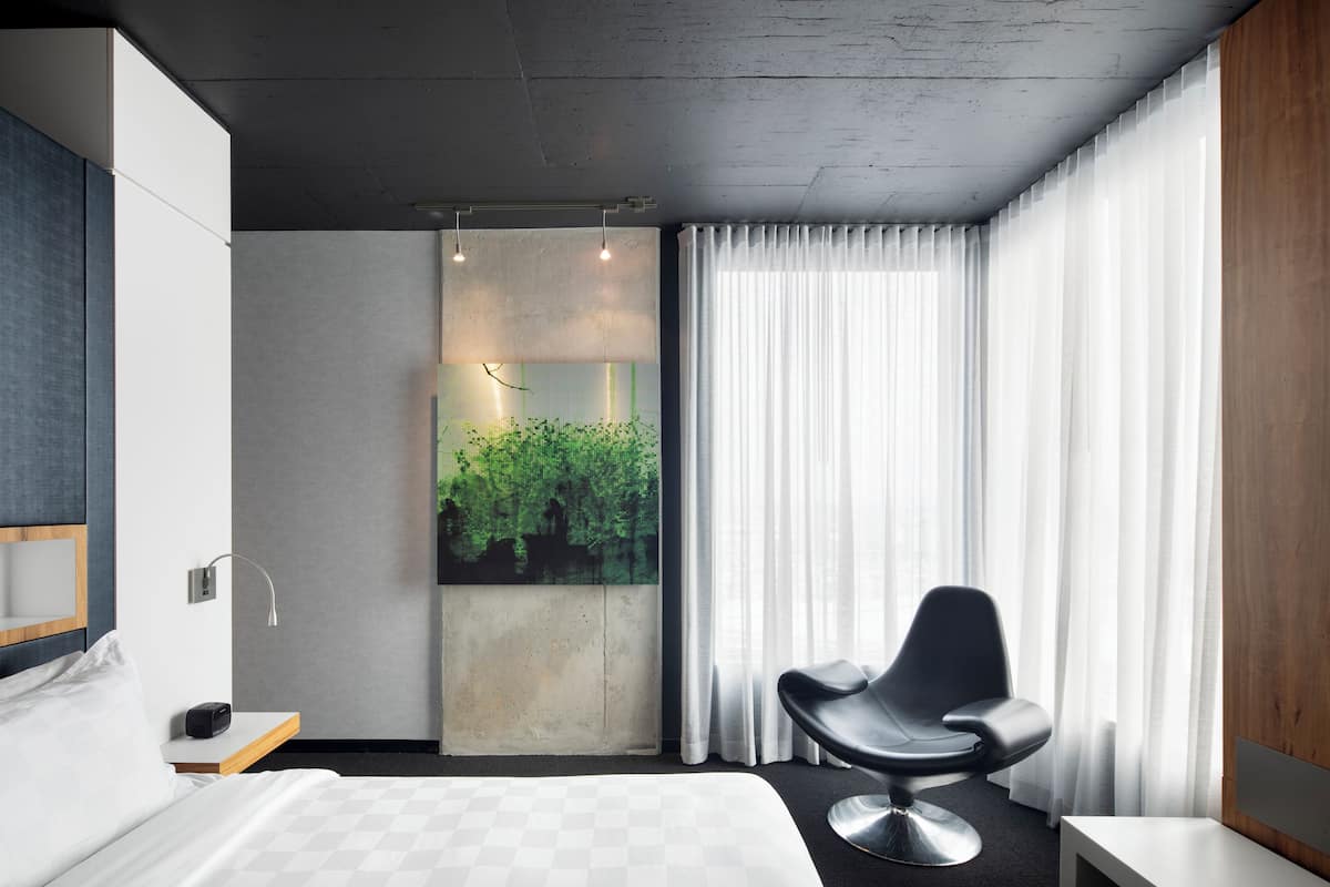 Standard Room, 1 Queen Bed | Egyptian cotton sheets, premium bedding, desk, iron/ironing board