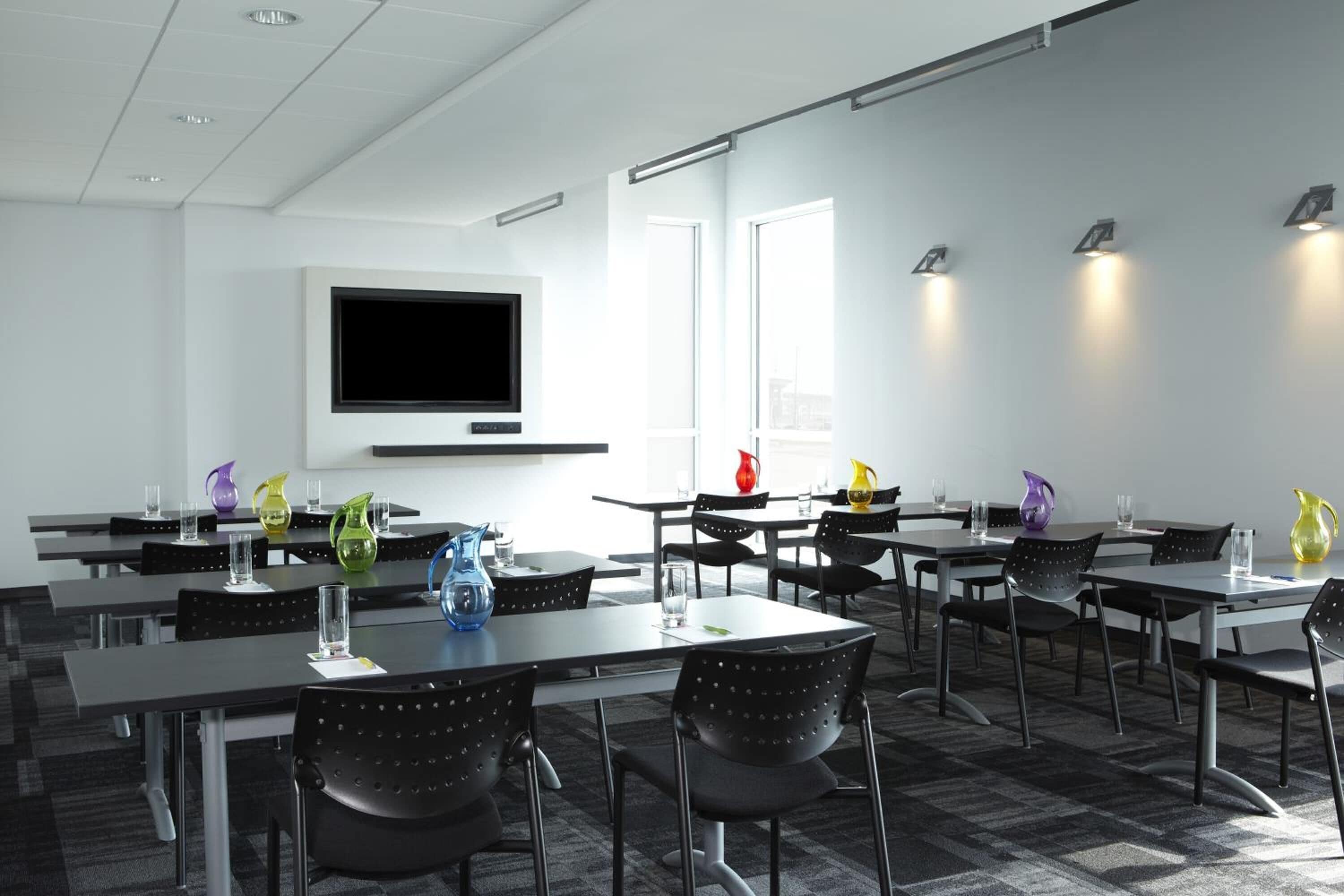 lunch and dinner served, pizza