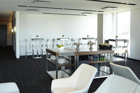Alt Hotel Toronto Airport - Image 1