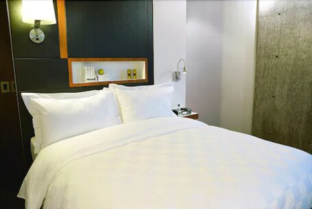 Alt Hotel Toronto Airport - Image 14