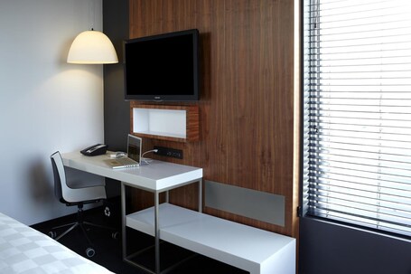Alt Hotel Toronto Airport - Image 24