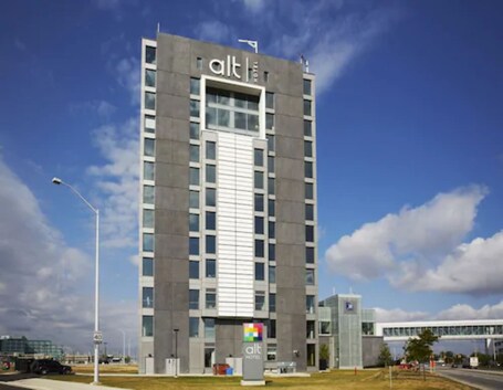 Alt Hotel Toronto Airport - Image 3