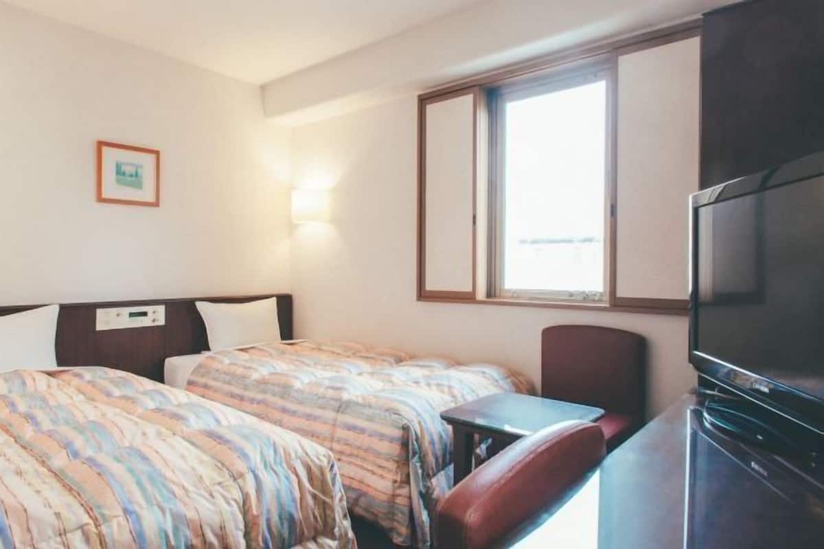 Coffres-forts dans les chambres, bureau, fer et planche à repasser