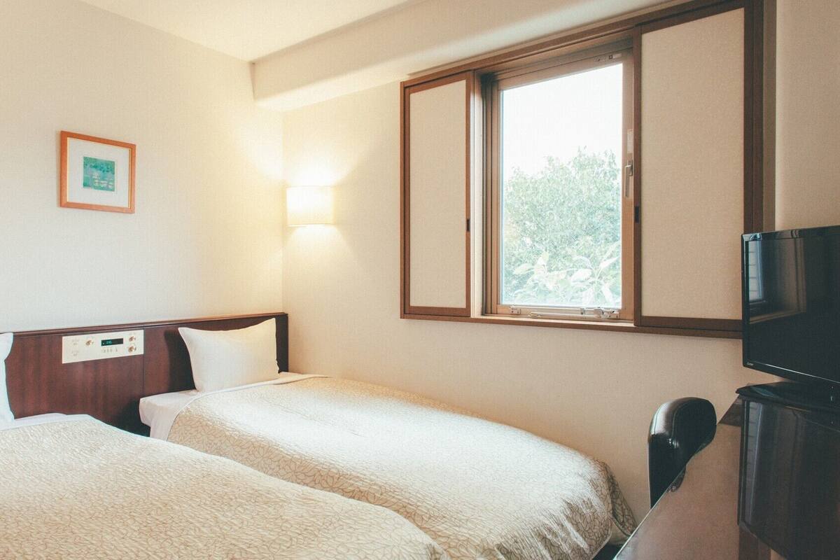 In-room safe, desk, iron/ironing board (on request), WiFi (free)