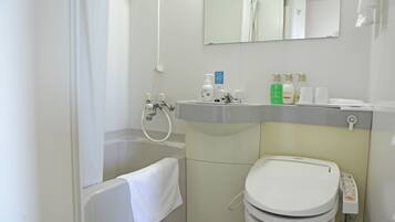 Combined shower/bathtub, free toiletries, hair dryer, slippers