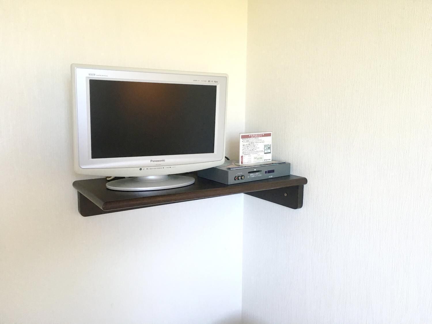 economy twin room, 2 single beds, smoking | in-room safe, desk, free wifi, bed sheets