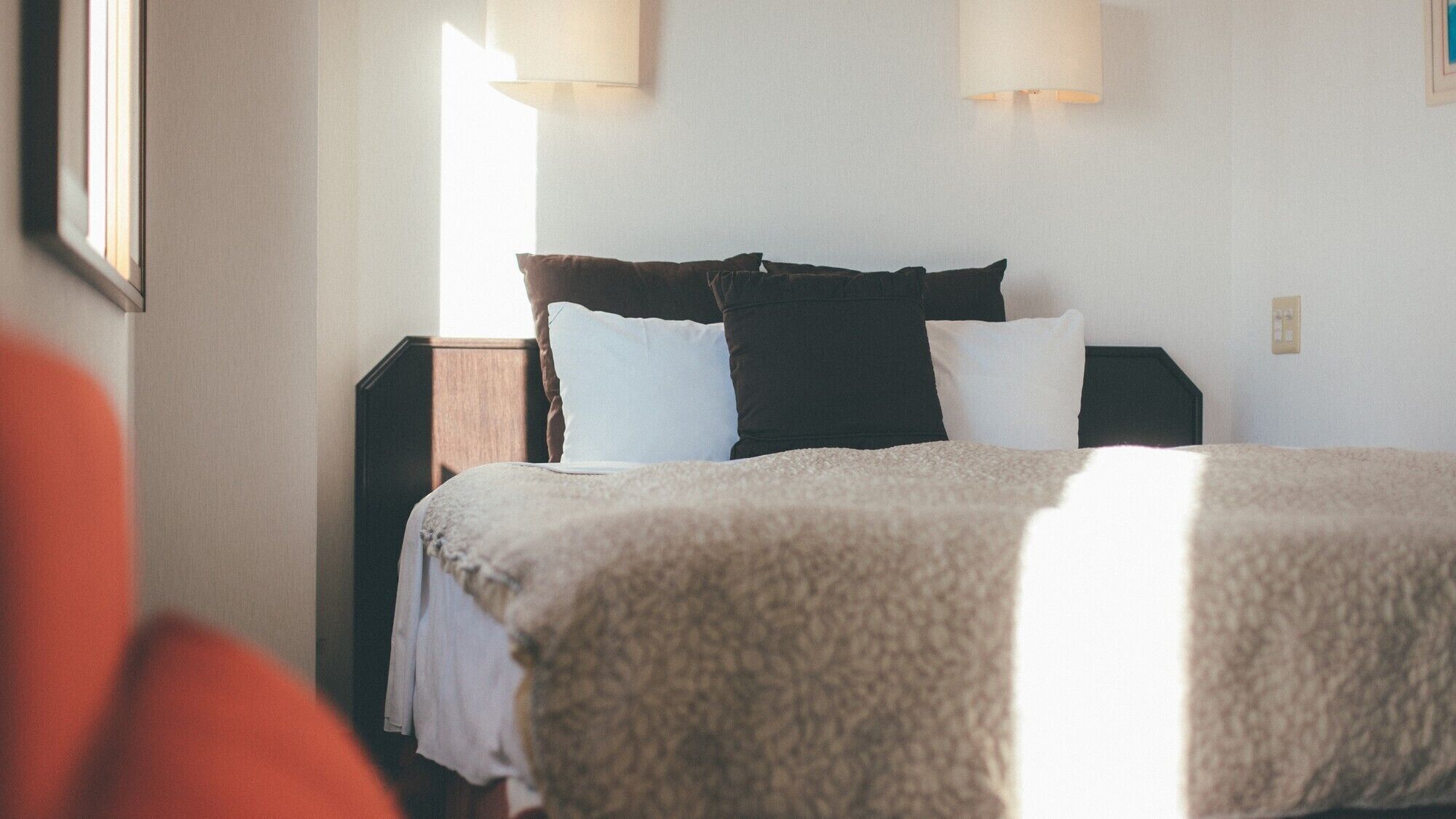 In-room safe, desk, WiFi (free), bed sheets