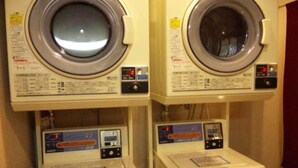 A laundry room with two washing machines and two dryers. - Kuretake Inn Yaizu-ekimae (Yaizu)
