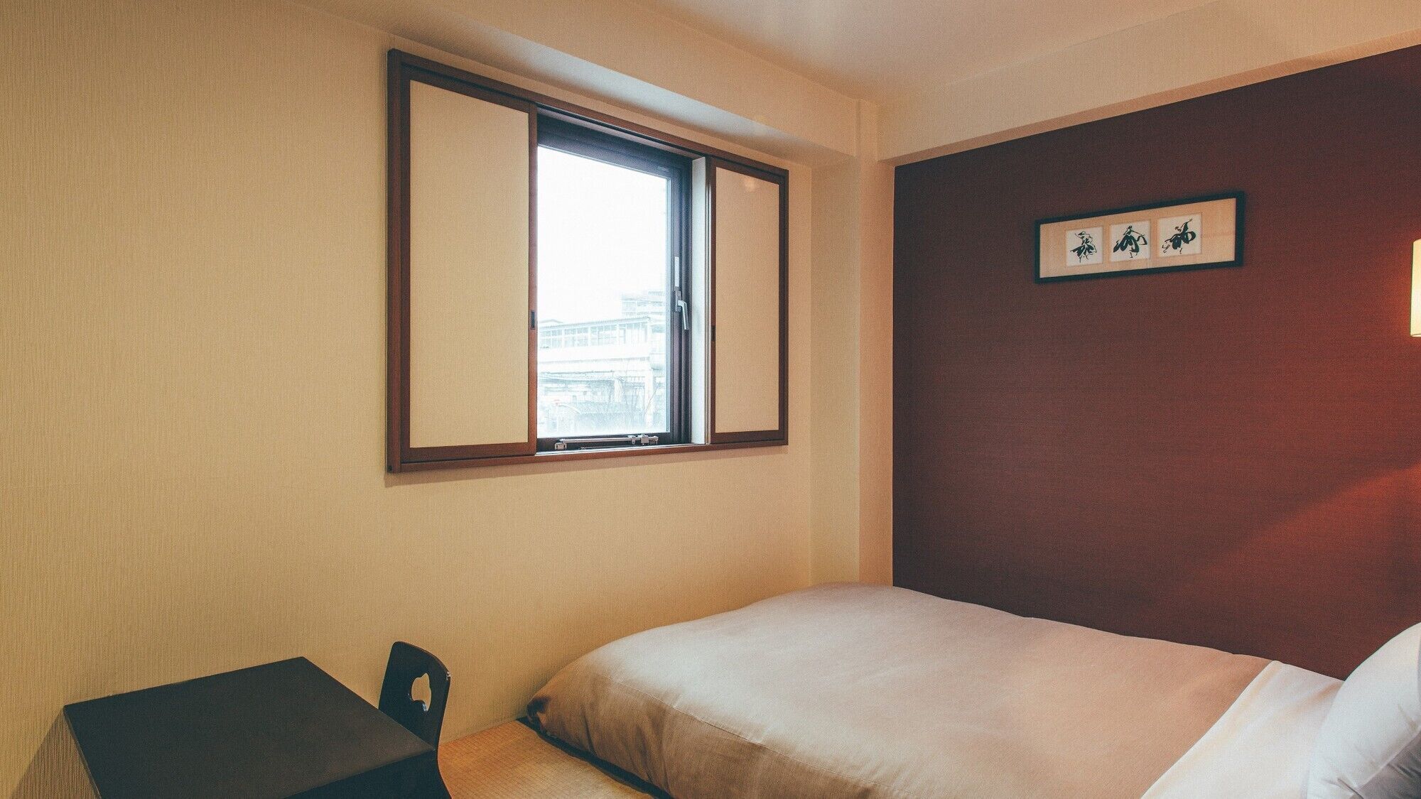 Iron/ironing board, free WiFi