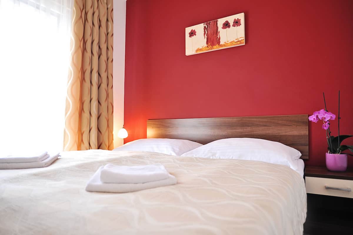 1 bedroom, desk, WiFi (free), bed sheets