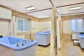 Sauna, Whirlpool, Schlammbad, Hydrotherapie, Aromatherapie