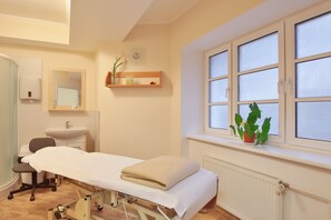 Sauna, poreallas, mutakylpyjä, hydroterapiaa, aromaterapiaa