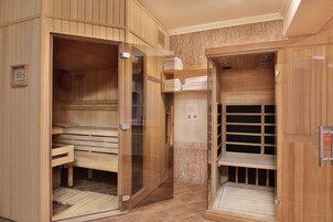 Un sauna, una bañera de hidromasaje, baños de arcilla, hidroterapia