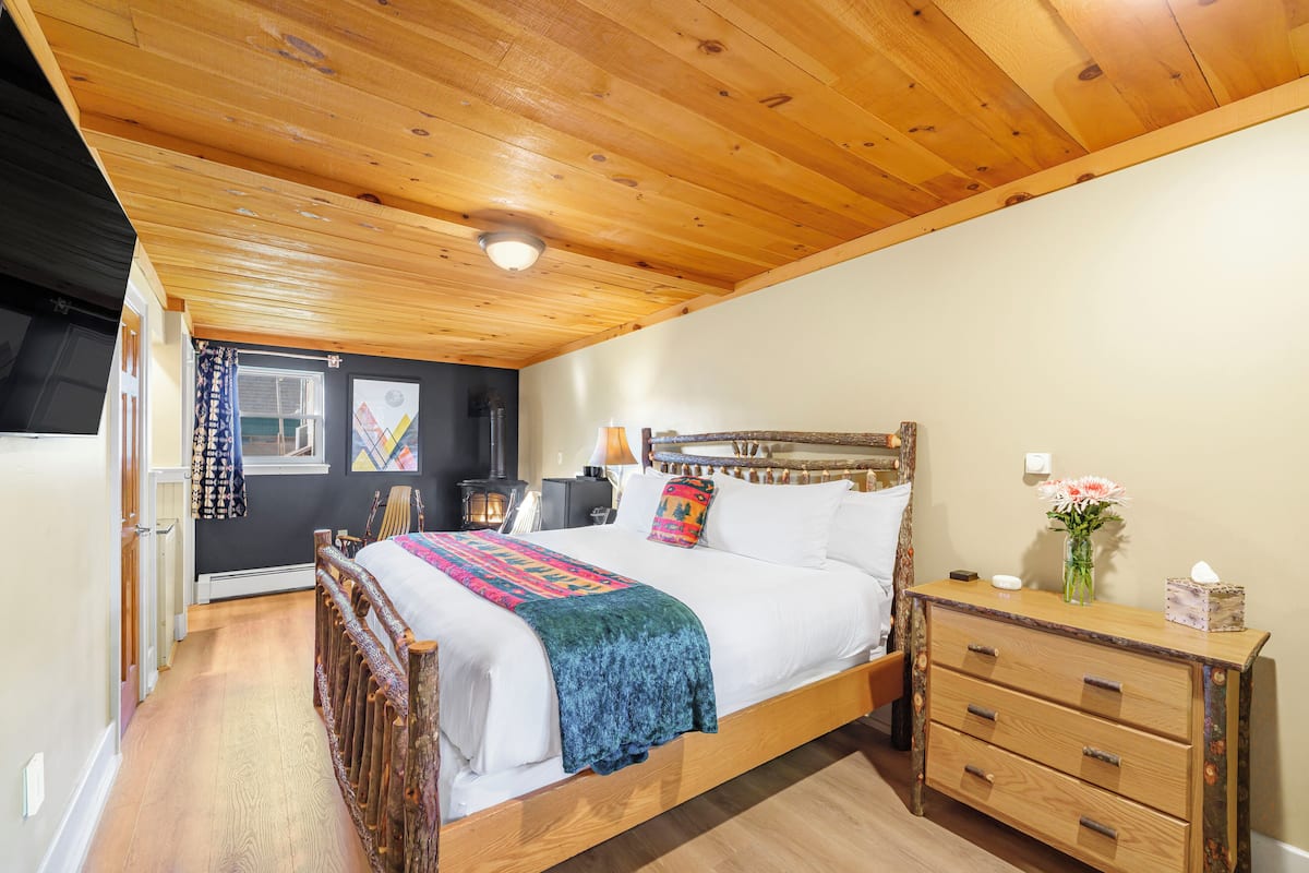 Camera Deluxe, 1 letto king | 1 camera, biancheria da letto di alta qualità, copriletto in piuma