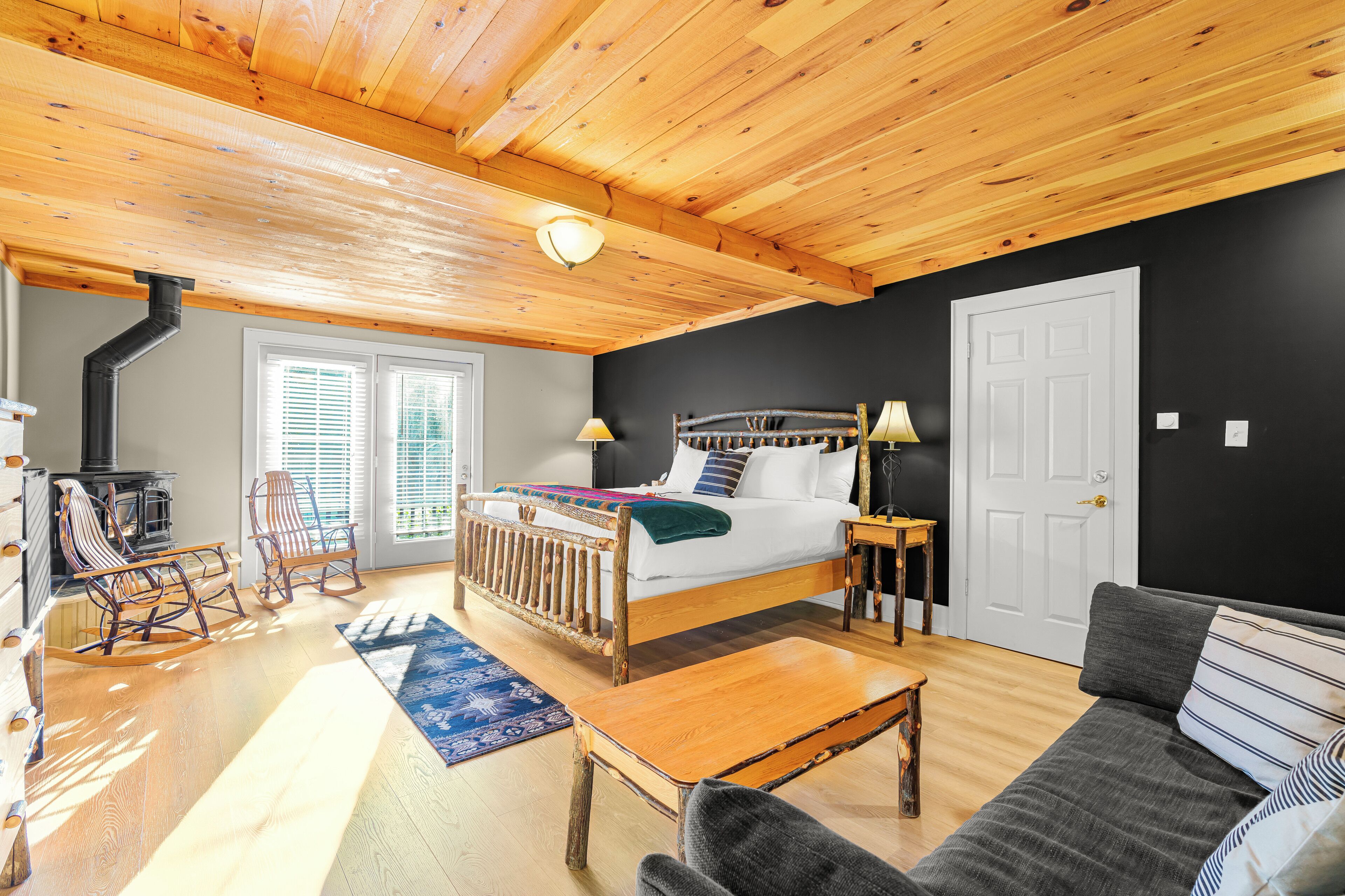 Deluxe Room, 1 Bedroom | Premium bedding, down duvets, individually decorated