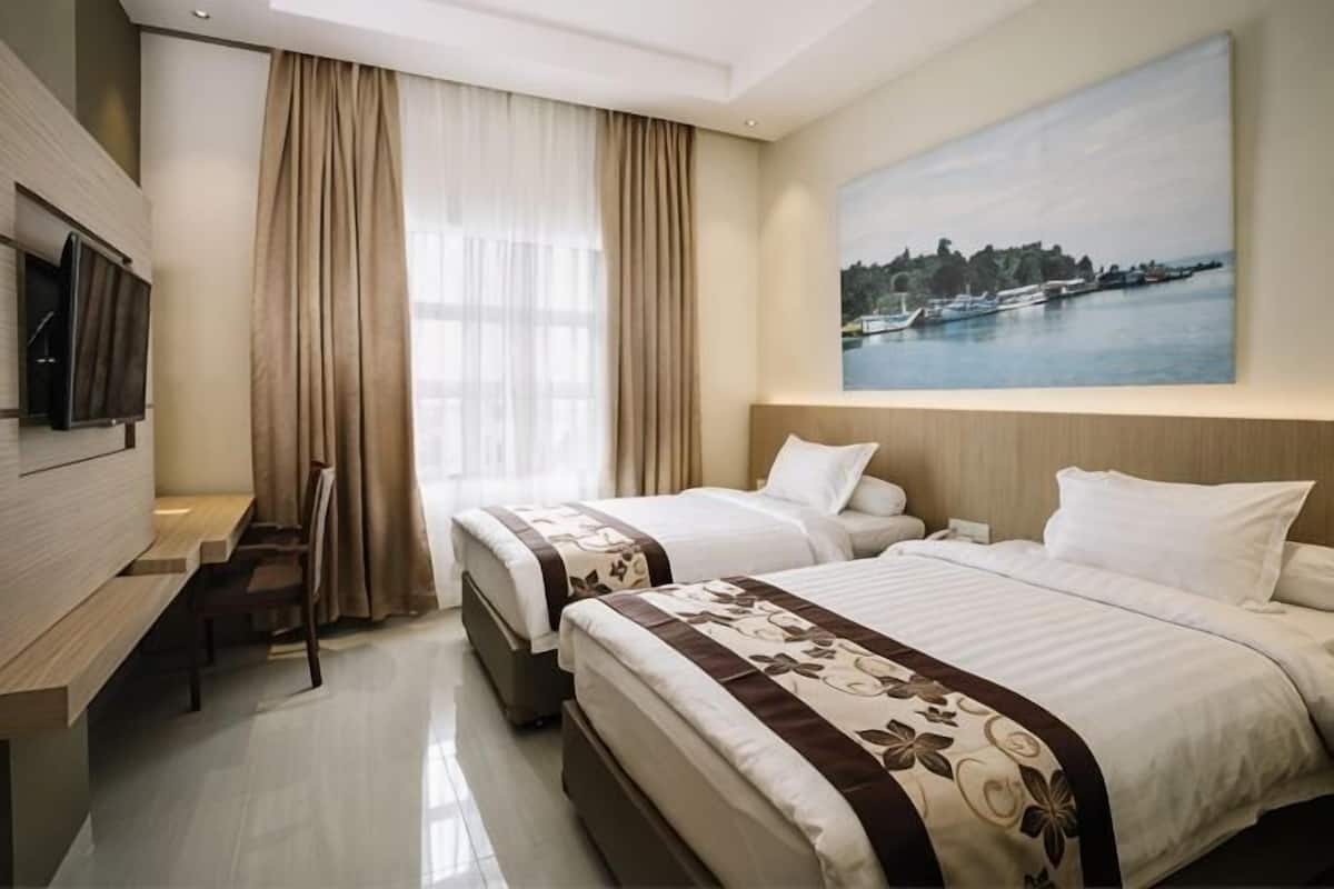 Pillowtop beds, minibar, in-room safe, desk
