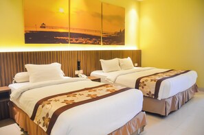Modern Deluxe Triple | Pillowtop beds, minibar, in-room safe, desk - Grand TW Batam Center Hotel & Convention (Batam)