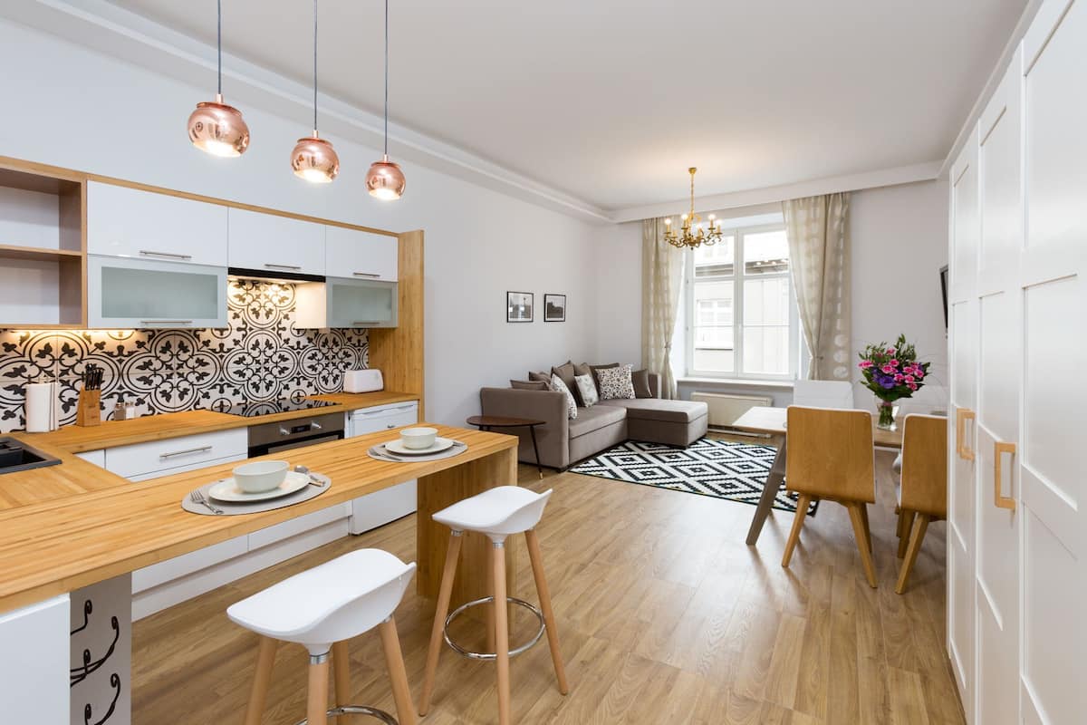 Appartement, 1 slaapkamer (Slawkowska 19 street) | 1 slaapkamer, een kluis op de kamer, een strijkplank/strijkijzer