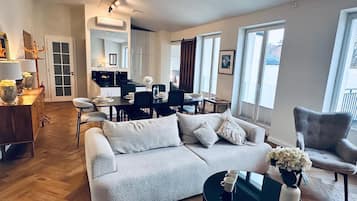 Apartamento, 2 quartos (ul. Tomasza 6A) | Cozinha privada | Geladeira, micro-ondas, cooktop, cafeteira/chaleira