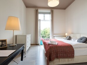 Coffres-forts dans les chambres, fer et planche à repasser