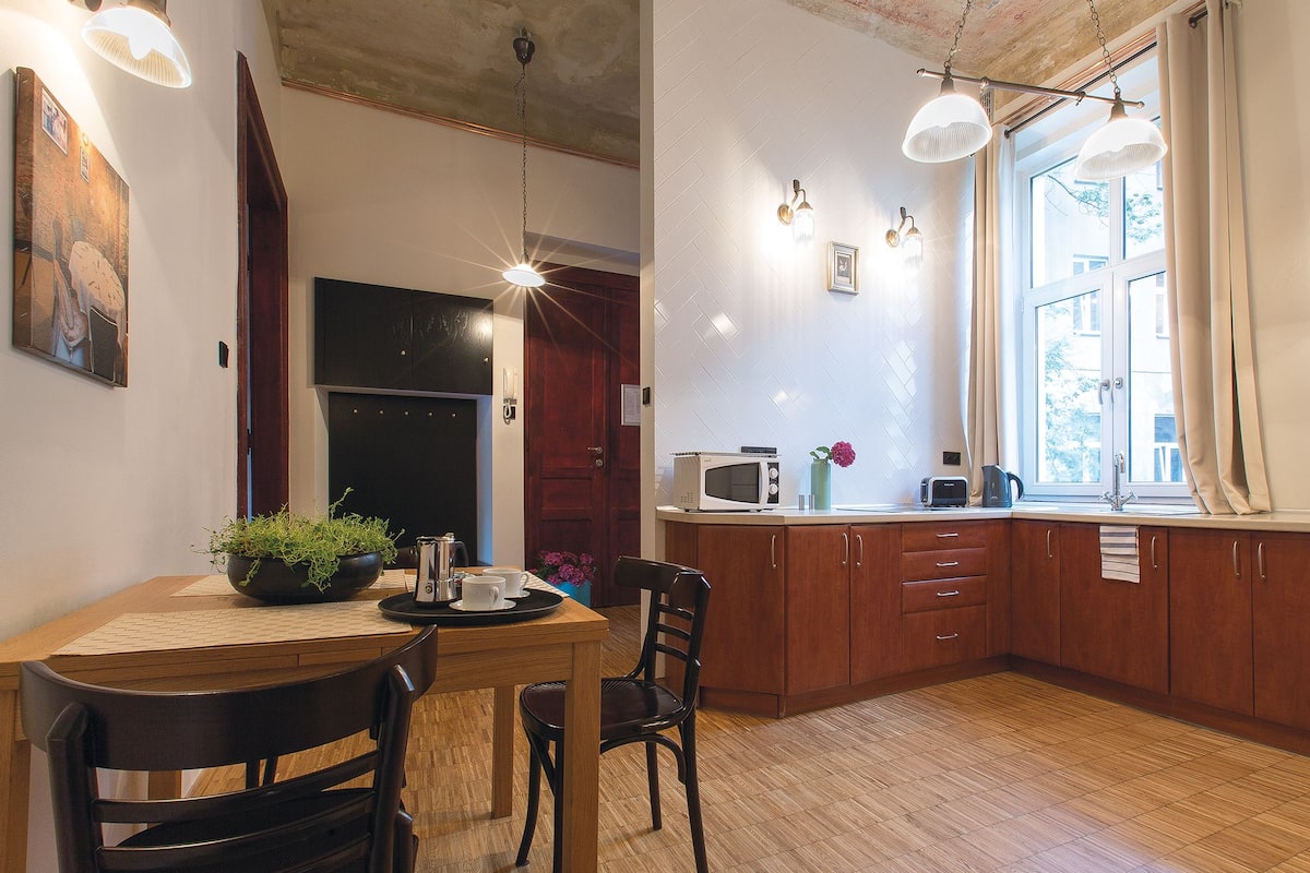 Appartement, 2 slaapkamers (Dunajewskiego Street) | Privékitchenette | Een koelkast, een magnetron, een kookplaat