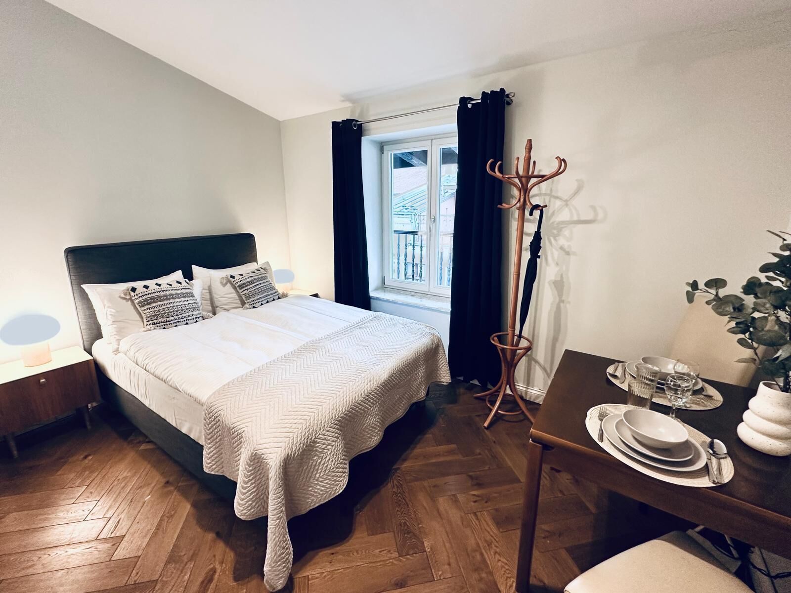 Suite estudio clásica | Caja de seguridad en la habitación y tabla de planchar con plancha 