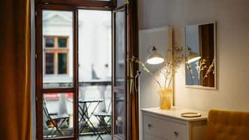 Apartament, 2 dormitoris (Slawkowska Street) | Sala d'estar | Televisor de pantalla plana de 30 polzades amb canals per satèl·lit