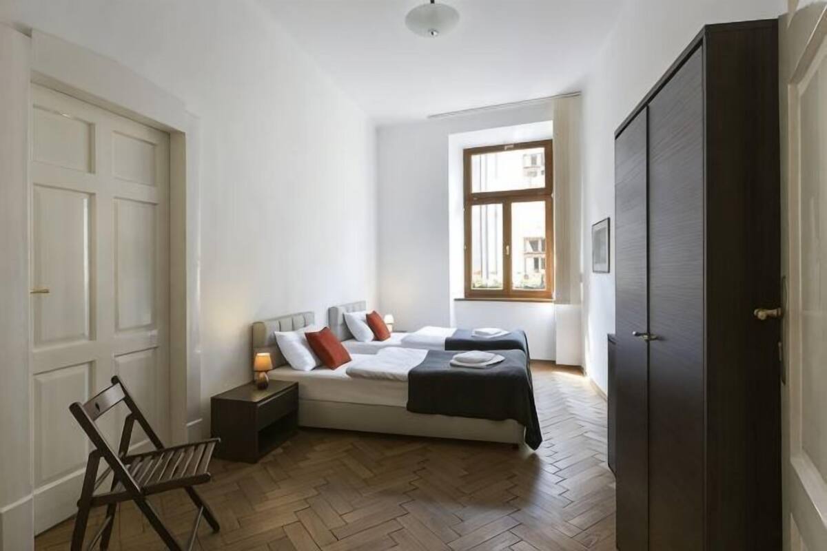 In-room safe, iron/ironing board, WiFi (free), bed sheets