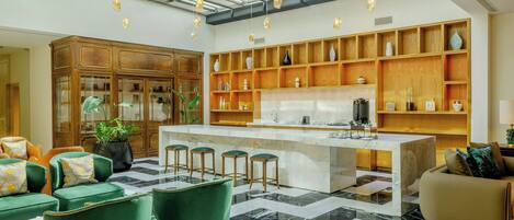 Aamiainen, lounas ja illallinen; kansainvälinen keittiö