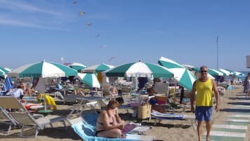 Private beach nearby, free beach cabanas, sun-loungers, beach umbrellas