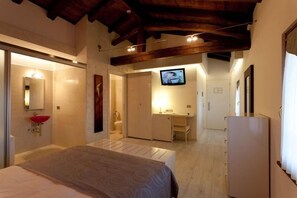 Superior Double Room, Hot Tub | Down comforters, minibar, desk, soundproofing - Antico Borgo Torricella (San Vito al Tagliamento)