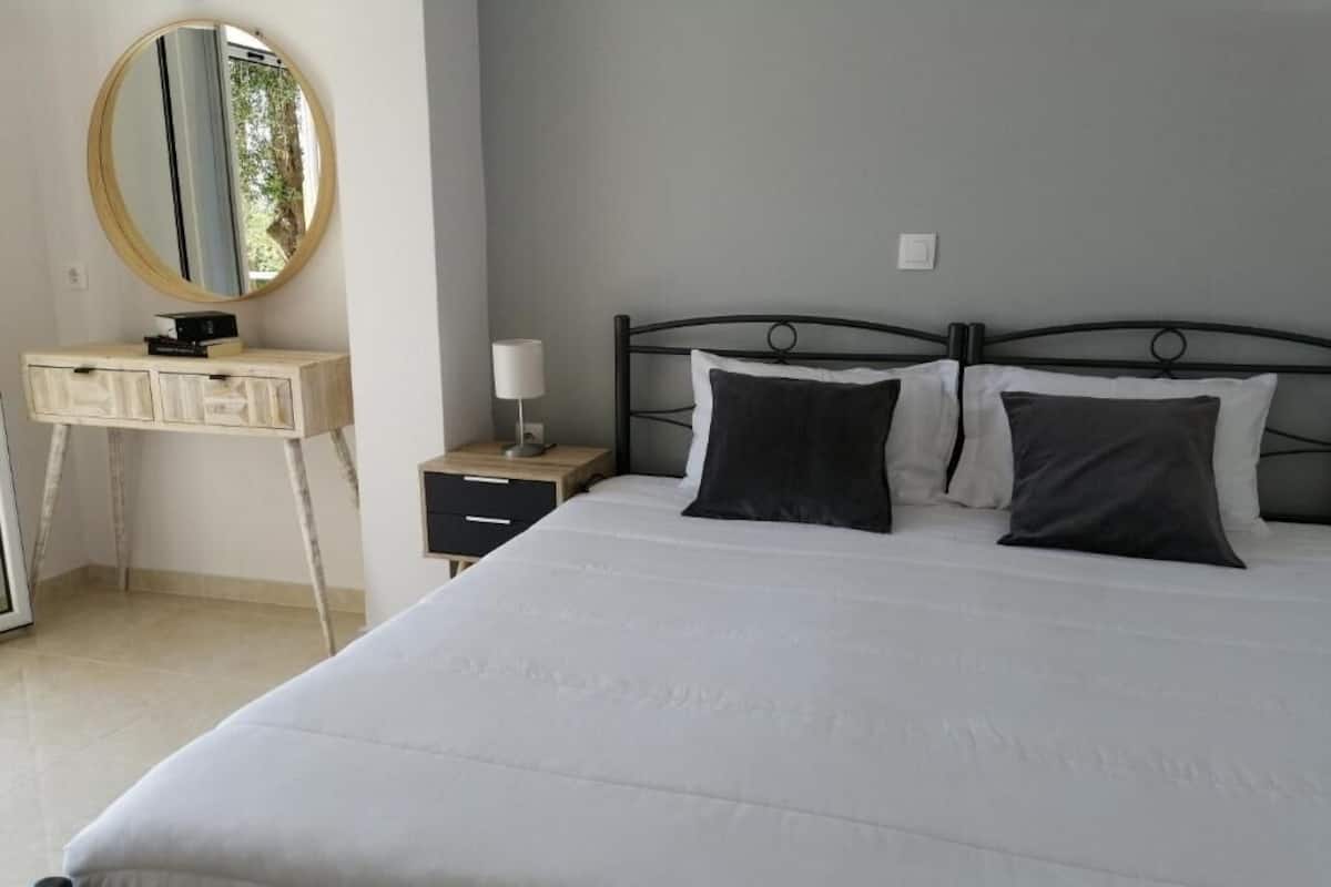 Habitación Deluxe con 2 camas individuales, 1 habitación | Escritorio, insonorización, tabla de planchar con plancha y wifi gratis
