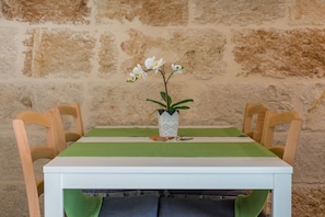 Studio Suite, Ground Floor | Private kitchen