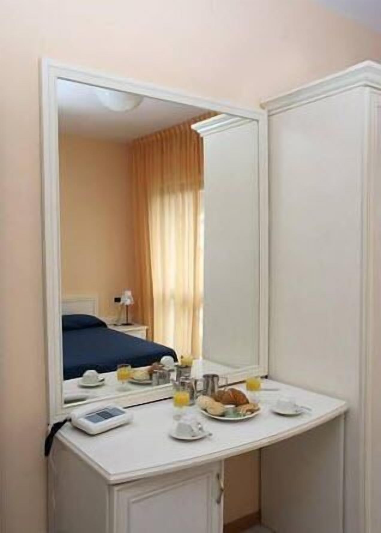 classic double room | minibar, in-room safe, desk, blackout curtains