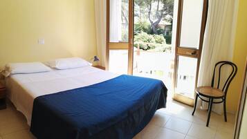 Economy Double Room Single Use | Minibar, in-room safe, desk, blackout curtains