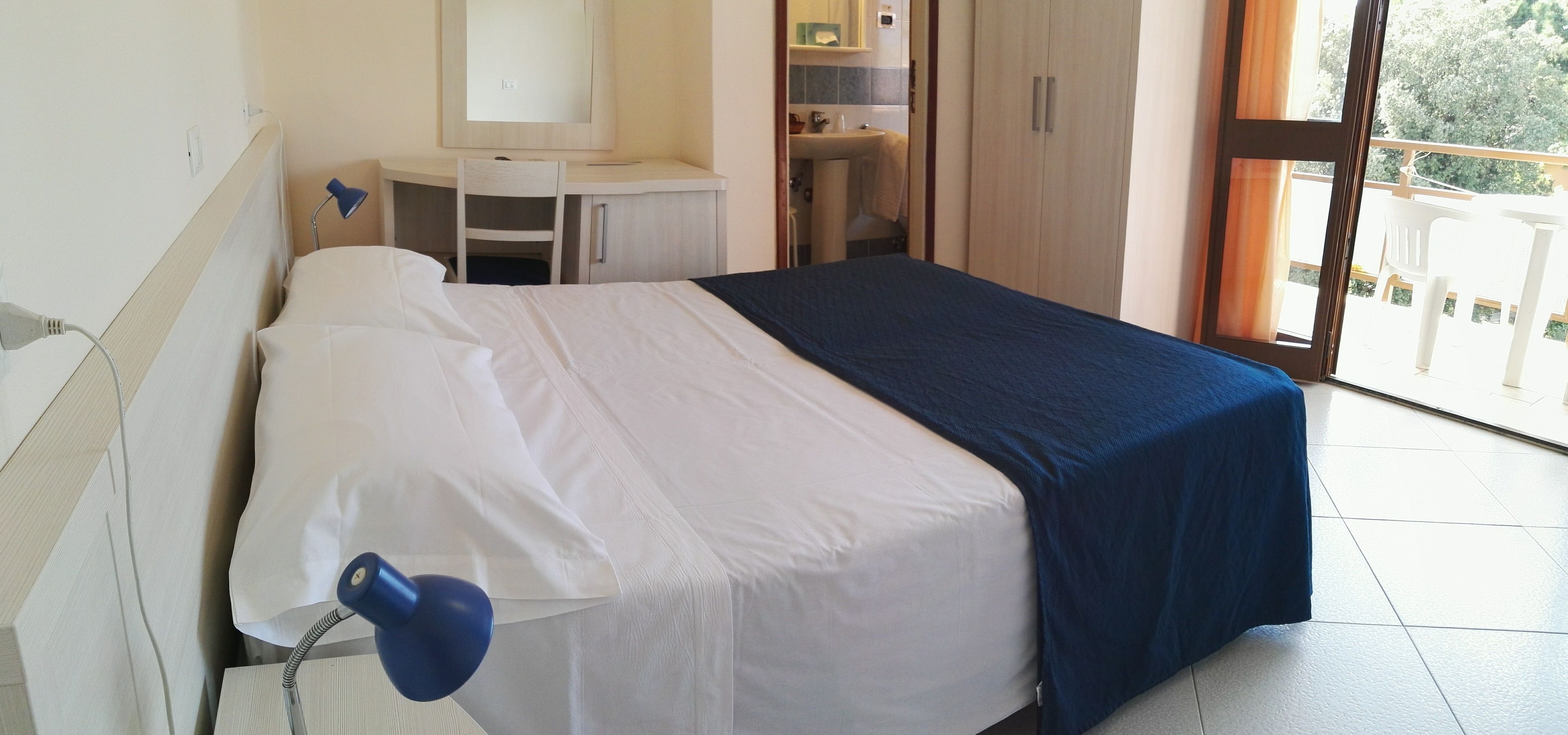 classic double room | minibar, in-room safe, desk, blackout curtains