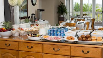 Café da manhã e jantar