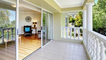 Suíte superior, suíte | 1 quarto, roupas de cama premium, frigobar, cofres nos quartos