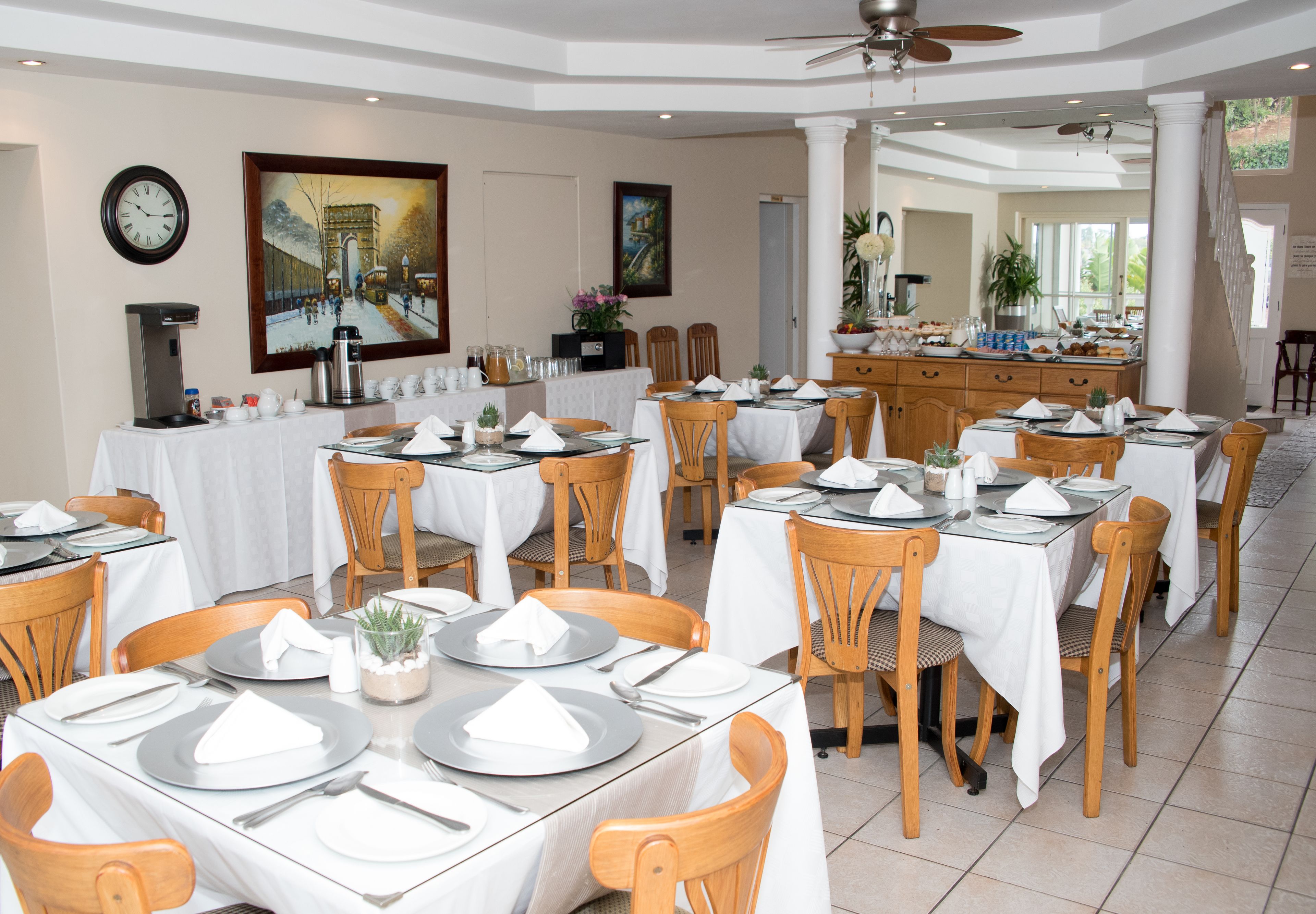 Breakfast and dinner served